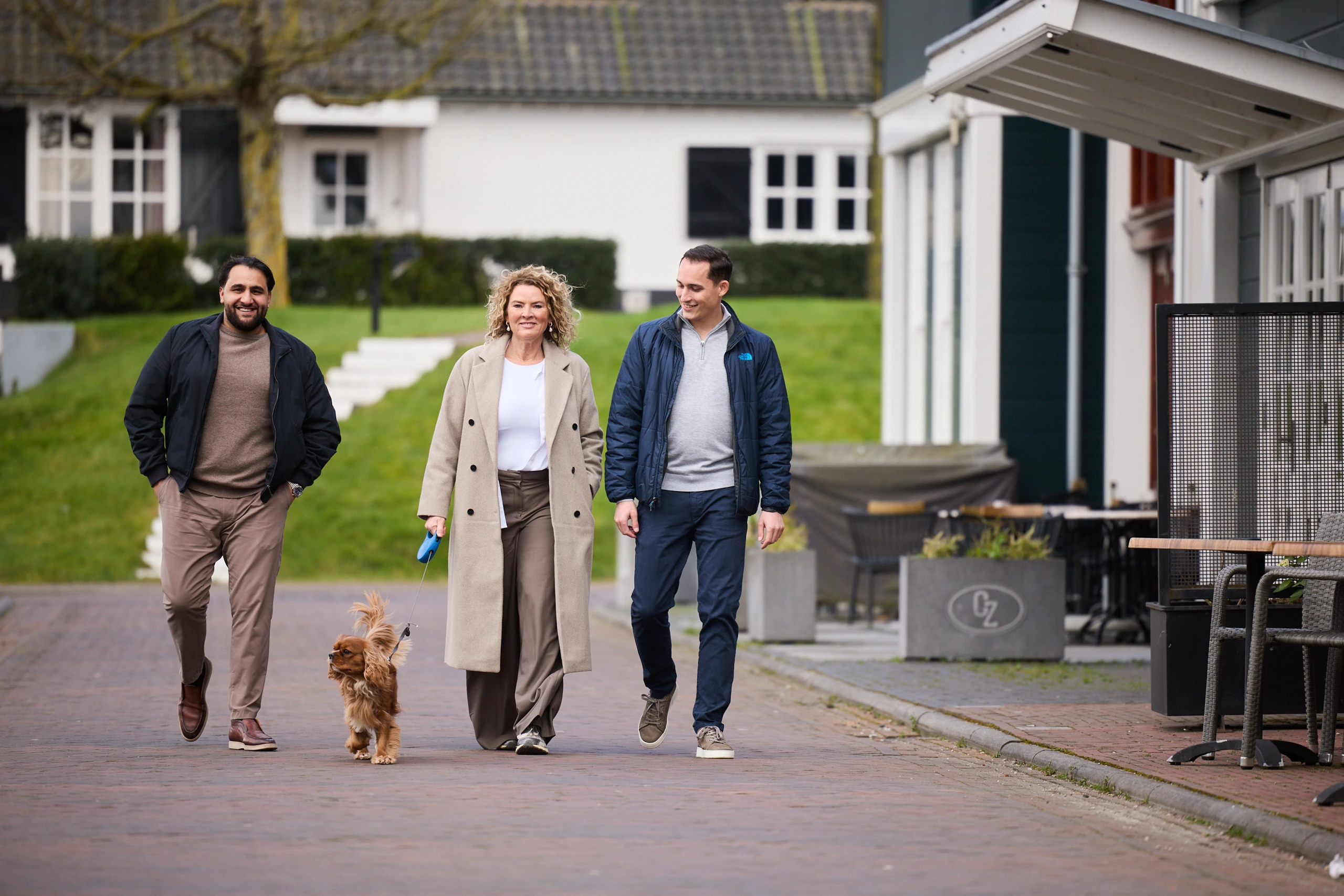 Team van recruitmentbureau Quikr Talent tijdens een teamwandeling